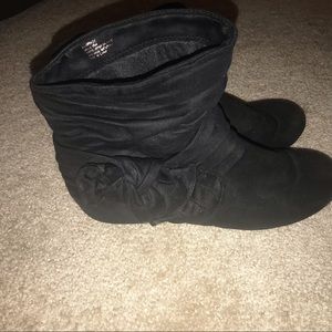 Women’s black booties